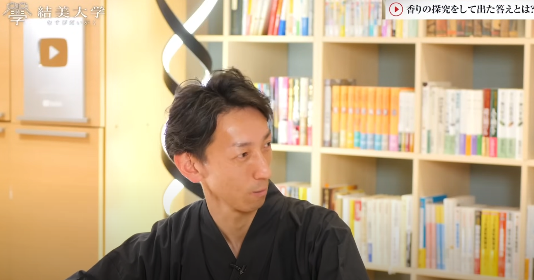 インタビューを受ける川嶋氏